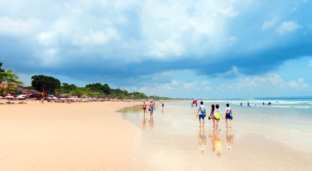 Пляж в районе Санур, Бали